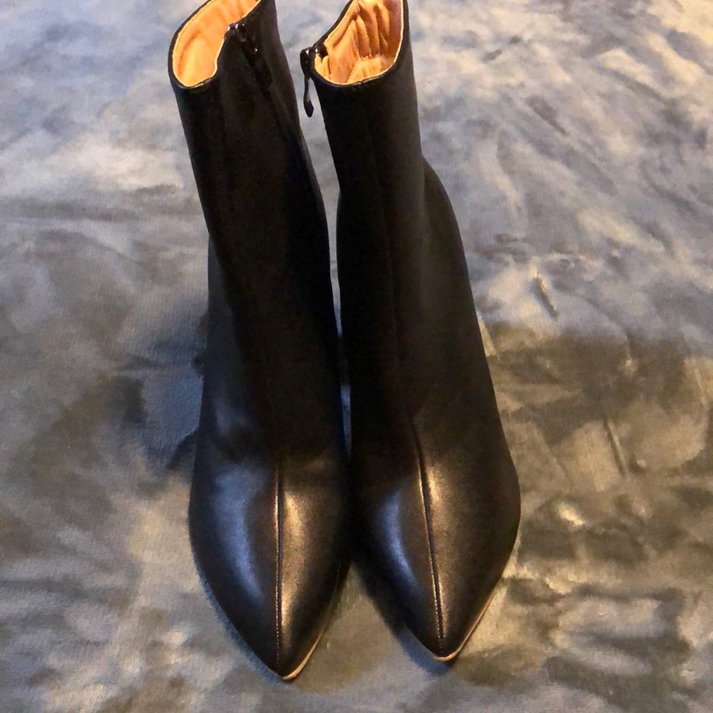 Women’s black boots
